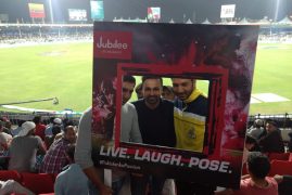 PSL jubilee fan pose